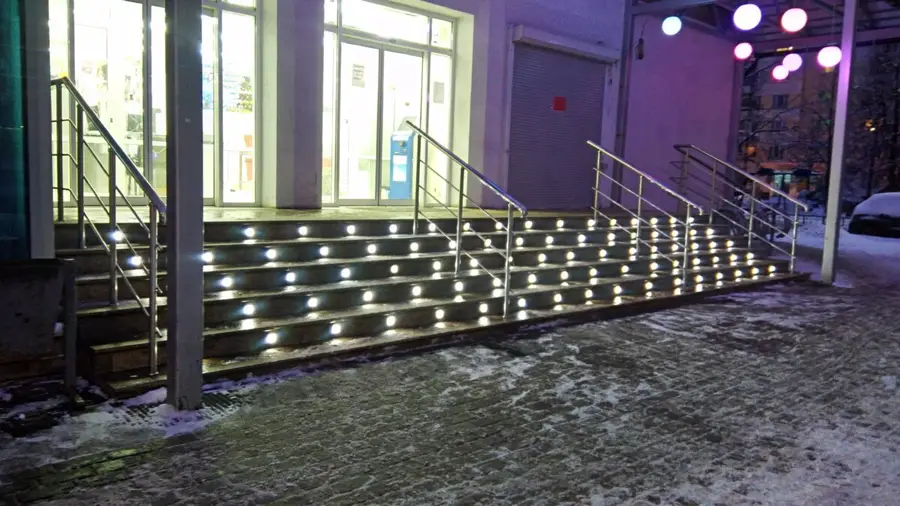 Монолитные лестницы для магазинов и торговых центров